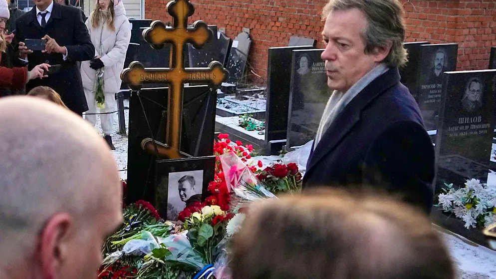 Nigel Casey, British Ambassador to the Russian Federation, walks at the Borisovskoye Cemetery in Moscow after laying flowers at the grave of Russian opposition leader Alexei Navalny, one year after his death. Photo: Uncredited/AP/dpa