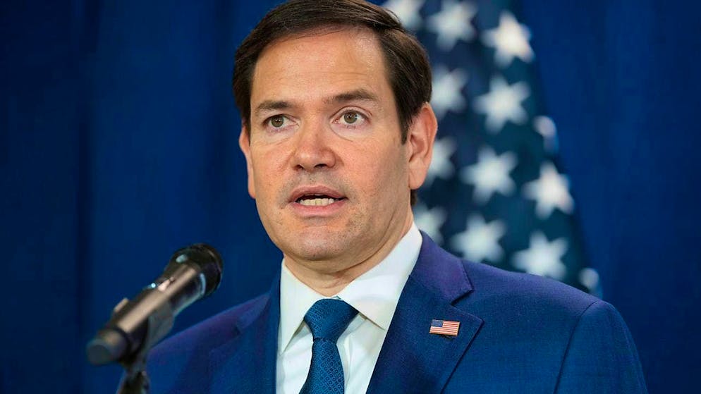 ARCHIVE - U.S. Secretary of State Marco Rubio speaks to reporters after watching people board a repatriation flight to Colombia at Albrook Airport. Photo: Mark Schiefelbein/Pool AP/dpa