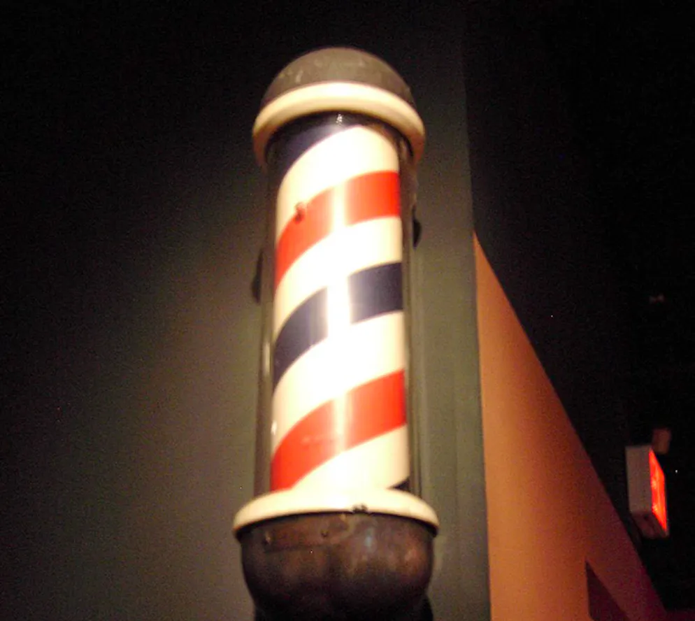 Solche Barberpoles sind auch in der Schweiz zu finden.