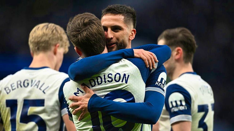 James Maddison celebrates the 1:0 with Rodrigo Bentancur
