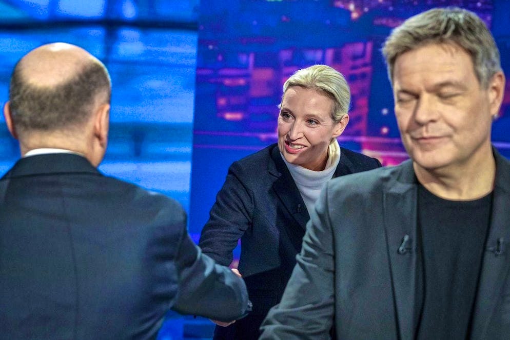 Alice Weidel is the focus of attention again and again this evening.