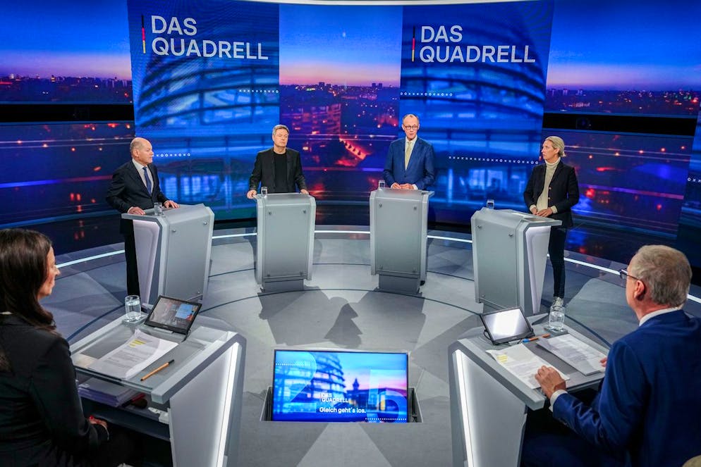 Scholz, Habeck, Merz und Weidel mit dem Moderationsduo Atalay und Jauch. 