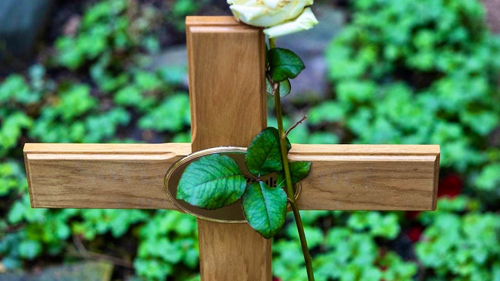 In the canton of Zurich, only cremations and burials have been permitted to date. There may soon be trials with "re-earthing". This involves composting the deceased. (symbolic image)