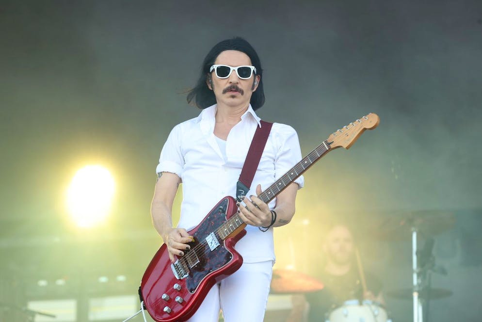Brian Molko, il cantante belga della rock band rivolse parole oltraggiose a Giorgia Meloni dal palco del festival Sonic Park a Stupinigi (Torino) la sera dell'11 luglio 2023.