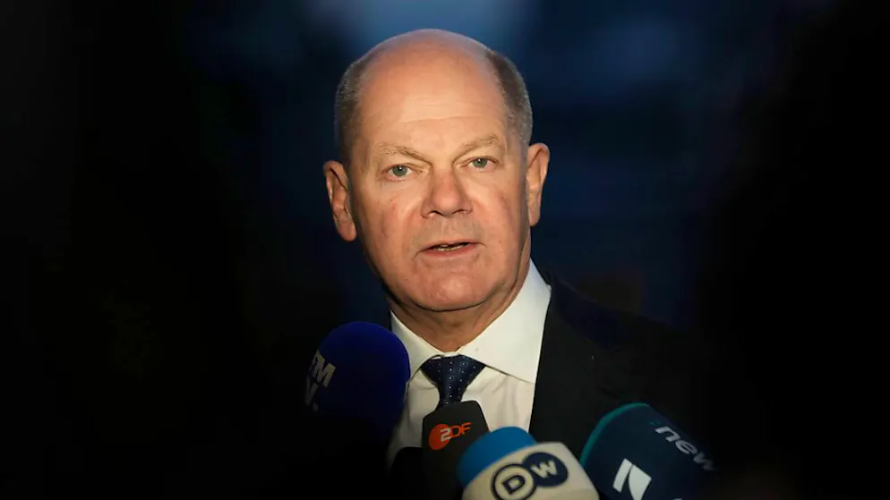 Für den deutschen Bundeskanzler Olaf Scholz kommen Überlegungen zu einer möglichen europäischen Friedenstruppe in der Ukraine «völlig verfrüht».