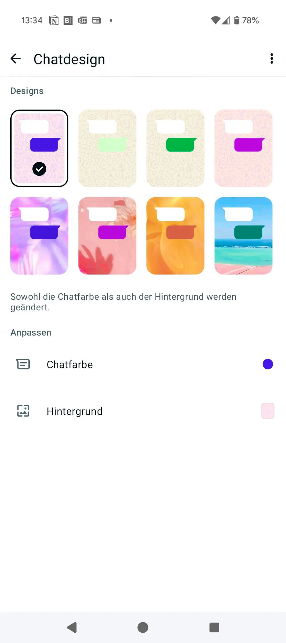 Different colors for the speech bubbles and backgrounds can be defined under "Chat design".