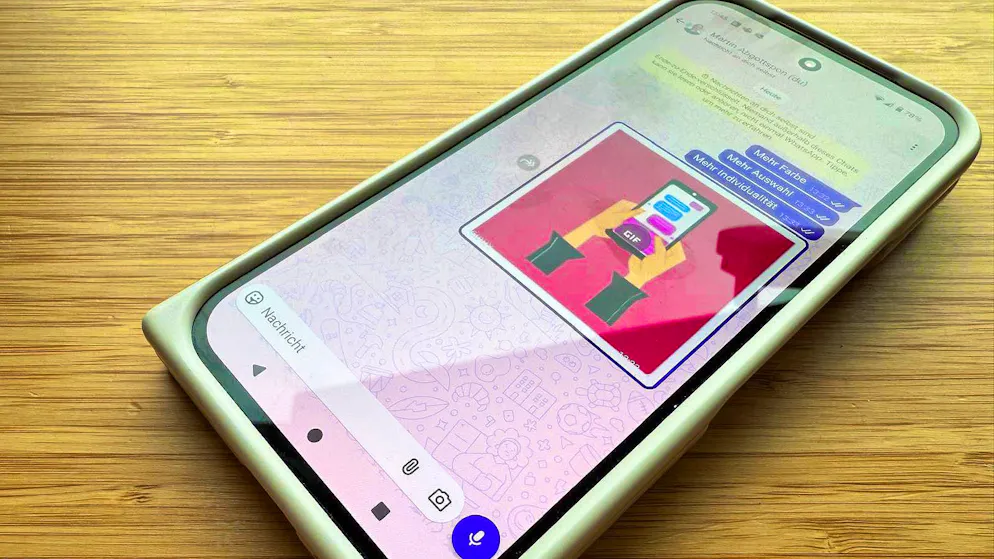 Thanks to a huge color palette, WhatsApp is becoming more and more customizable.