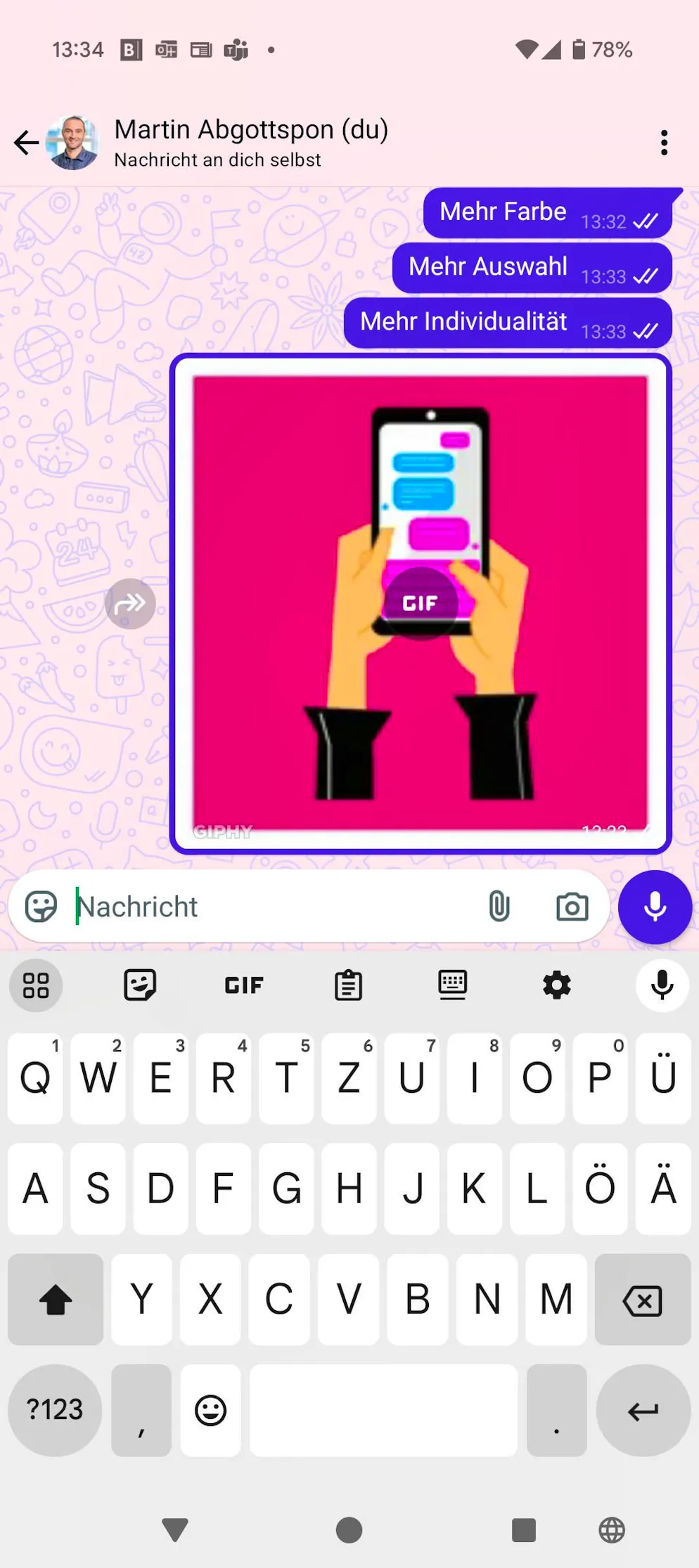 No more green, with the new update dozens of new color combinations are possible in the chats.