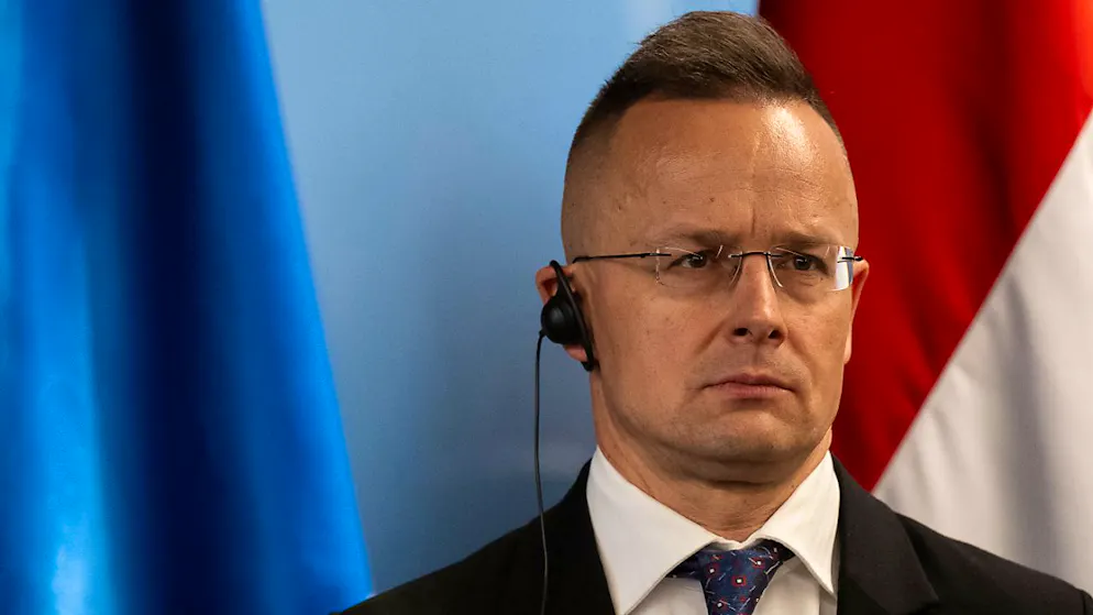 ARCHIV - Peter Szijjarto, Außenminister von Ungarn, nimmt an einer Pressekonferenz mit seinem ukrainischen Amtskollegen Kuleba und dem Chef des Präsidentenbüros, Jermak, teil. Thema des Treffens ist die belasteten bilateralen Beziehungen. Foto: Denes Erdos/AP/dpa