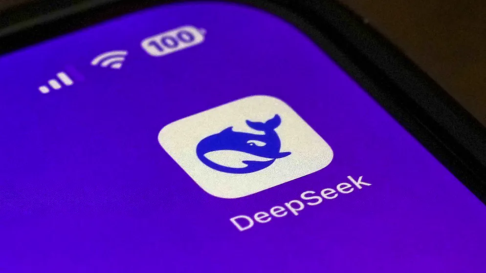 Le géant technologique chinois Tencent a commencé à tester auprès des utilisateurs son propre modèle d'intelligence artificielle, après avoir intégré DeepSeek à ses produits.