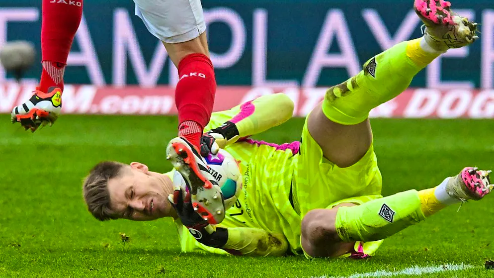 Goalie Moritz Nicolas will miss Borussia Mönchengladbach for a long time