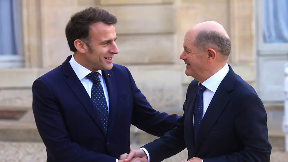Le président français Emmanuel Macron a invité lundi à Paris en urgence les dirigeants de pays-clés européens, dont le chancelier allemand Olaf Scholz, pour parler de l'Ukraine.