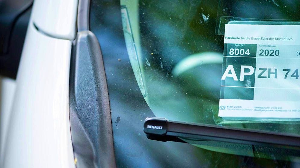 An analysis by the comparison portal Comparis shows the differences in parking card prices in Swiss cities. (symbolic image)