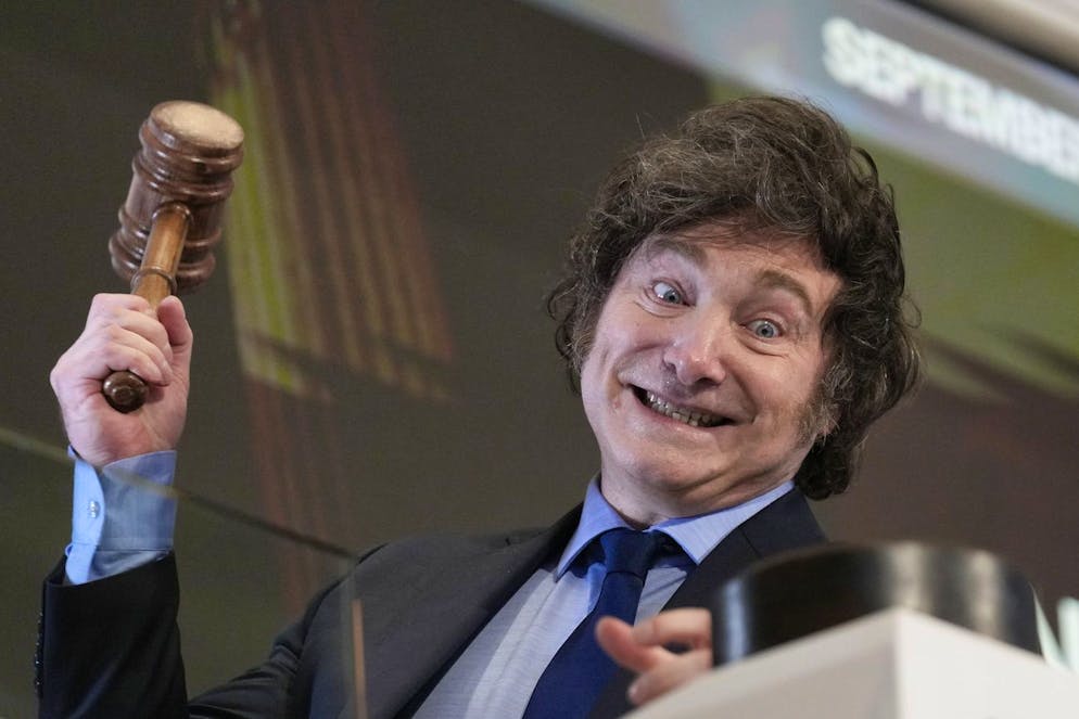 Après avoir mis en avant une cryptomonnaie qui s’est brutalement effondrée le président argentin Javier Milei traverse une crise politique majeure. (Archives)