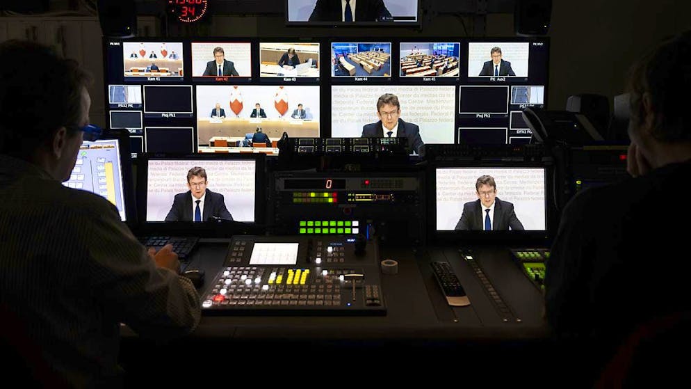 The SRG halving initiative is to be put to the vote without an indirect counter-proposal. This is what the responsible Council of States committee wants. Media Minister Albert Rösti has already initiated measures by way of ordinance. (archive picture)