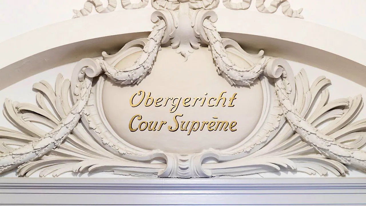 Justice. High court reviews verdict against Bern police officers