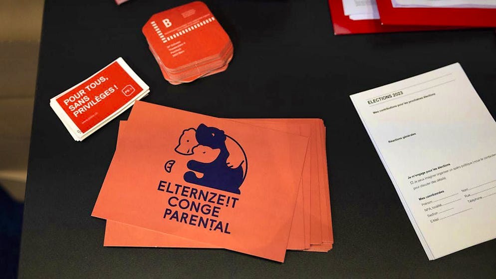 The discussion about the introduction of parental leave is back on the agenda. The Federal Council sees advantages and disadvantages of the proposal. (theme picture)