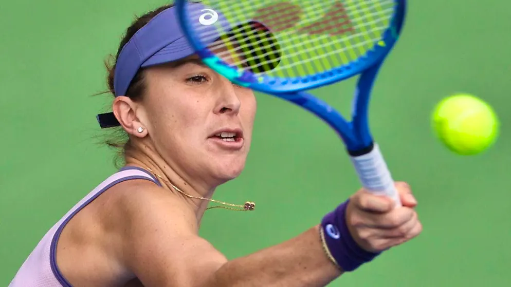 Belinda Bencic runs out of steam against Emma Navarro in the third set