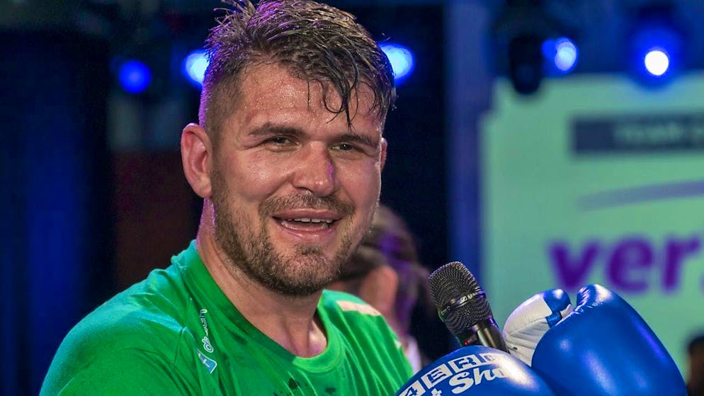 Arnold "The Cobra" Gjergjaj smiles for the camera after winning his heavyweight fight against Dennis "OstseeHammer" Lewandowski in April 2024