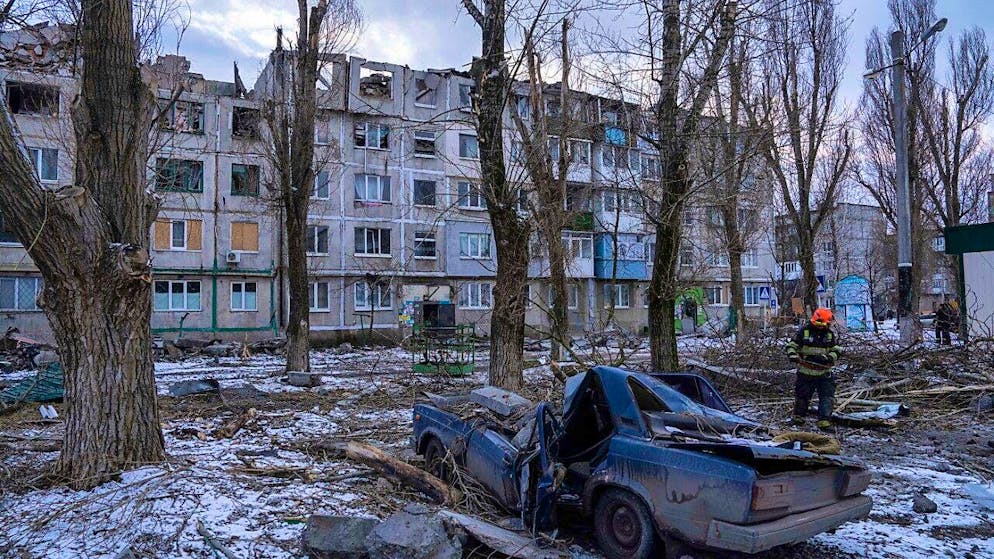 ARCHIVE - A rescue worker clears away the rubble of a residential building destroyed by a missile. Photo: Evgeniy Maloletka/AP/dpa