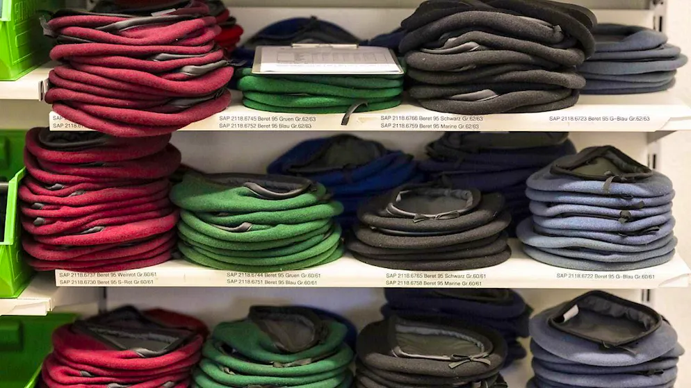 The federal government wants more people in the army: military berets are ready in a camp in Wangen an der Aare BE. (archive photo)