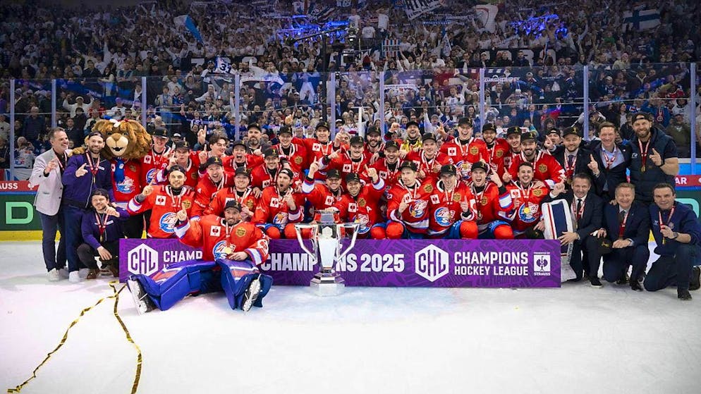 Celebrations yes, but no collective rejoicing at the ZSC Lions - Gallery. The team photo of the 2025 Champions League winners
