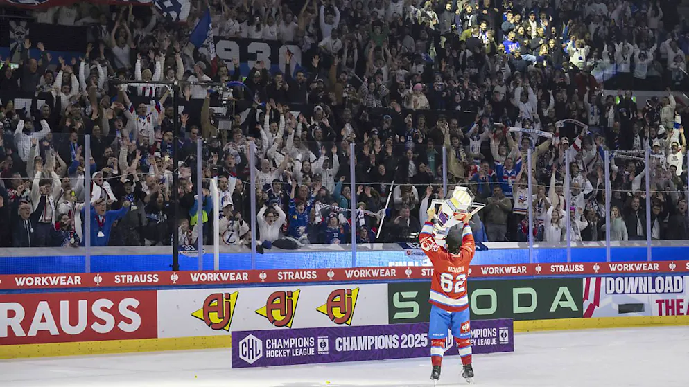 Feiern ja, aber kein kollektiver Freudentaumel bei den ZSC Lions - Gallery. Der Zürcher Limmatblock feiert Denis Malgin