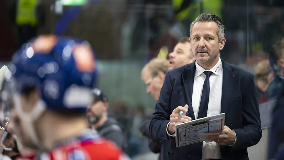 Feiern ja, aber kein kollektiver Freudentaumel bei den ZSC Lions - Gallery. Sieben Wochen nach seinem internen Aufstieg gewinnt Cheftrainer Marco Bayer seinen ersten Titel mit dem ZSC