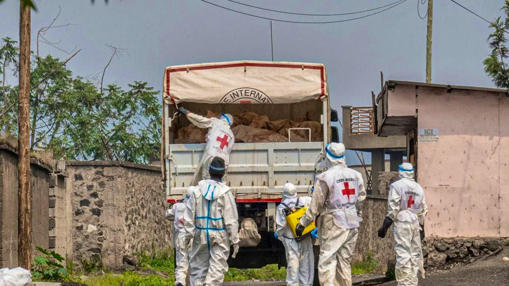 ARCHIVE - Red Cross workers place the bodies of victims of fighting between Congolese government forces and M23 rebels in a truck in Goma, Democratic Republic of Congo. Photo: Moses Sawasawa/AP/dpa/Archive