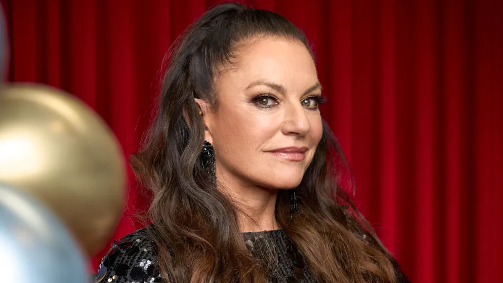 Acting star reveals. 