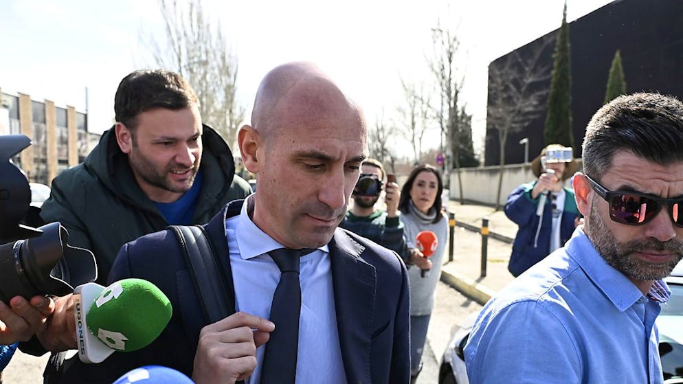 Durante i Mondiali di Sidney. Luis Rubiales condannato a una multa di 10.800 per il bacio forzato a Jenni Hermoso