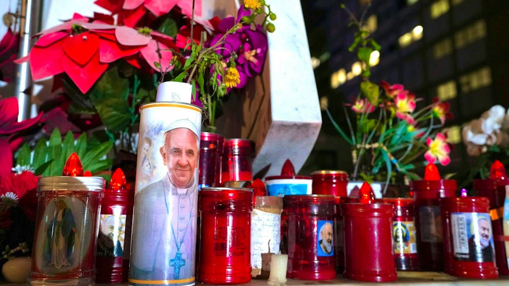 Vatican: Pope's condition improves slightly - Gallery. Since his admission to the Gemelli Clinic, there has been great concern for Pope Francis among the faithful all over the world.