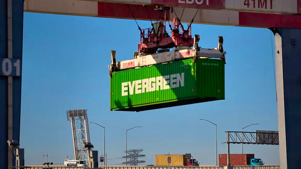 Swiss foreign trade slipped into the red in both directions at the start of the year. This was mainly due to the chemical-pharmaceutical sector. Exports of machinery and electronics and of watches, on the other hand, increased compared to December 2024. (symbolic image)