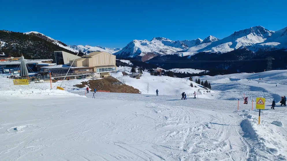 Polizei ermittelt. Deutscher stürzt auf Skipiste in Arosa – tot