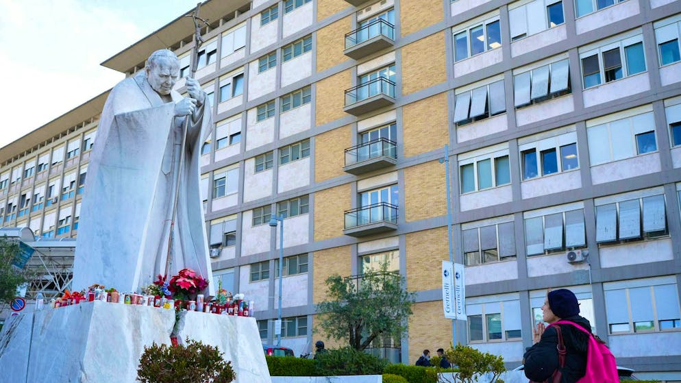 Vatican: Pope's condition improves slightly - Gallery. Pope Francis has already been in hospital for almost a week. 