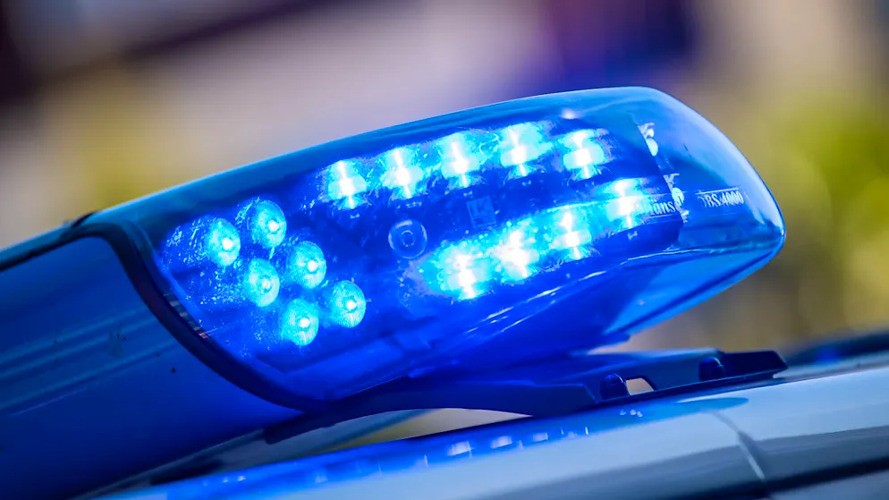 Hotel robbed. Robbers tie up employees and flee with loot