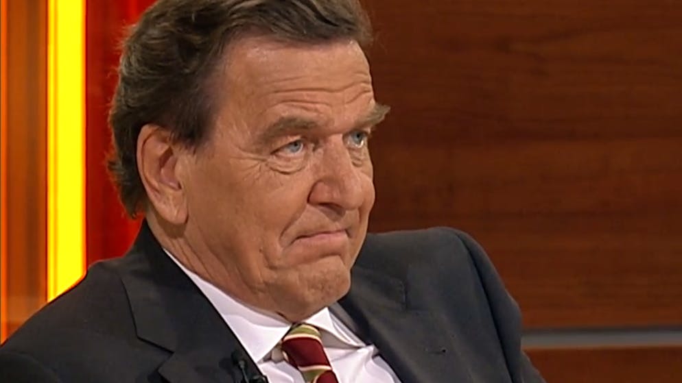 «Niemand, ausser mir...». Kanzler im Krawallmodus – warum Schröders Elefantenrunde 2005 unvergessen bleibt