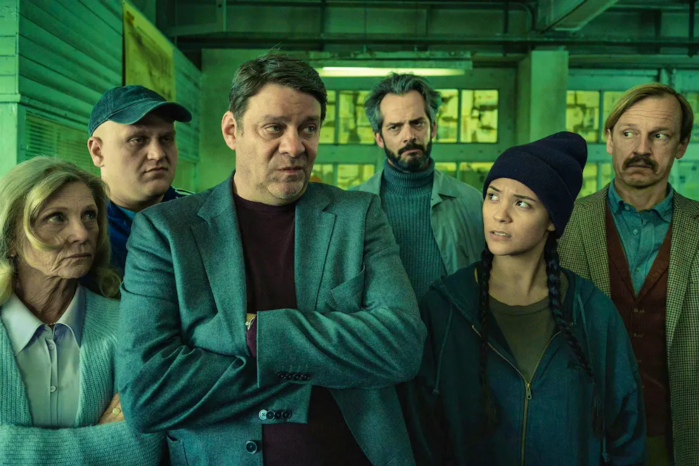 The SRF series "Die Beschatter" enters its second season on Sunday: Esther Gemsch as Doro Iselin, Dardan Sadik as Milan Giokaj, Roeland Wiesnekker as Leo Brand, Martin Rapold as Roger Hasenfratz, Meryl Marty as Agotha Bayani, Meryl Marty as Agotha Bayani are also taking part this time.