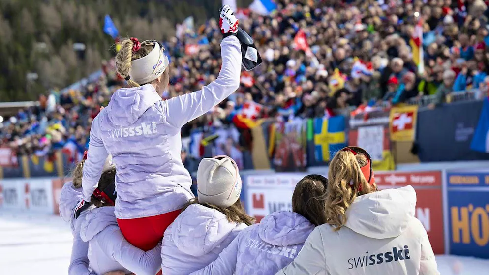Champagne and tears to say goodbye - Gallery. The fans in the stadium also celebrated Elisa Gasparin