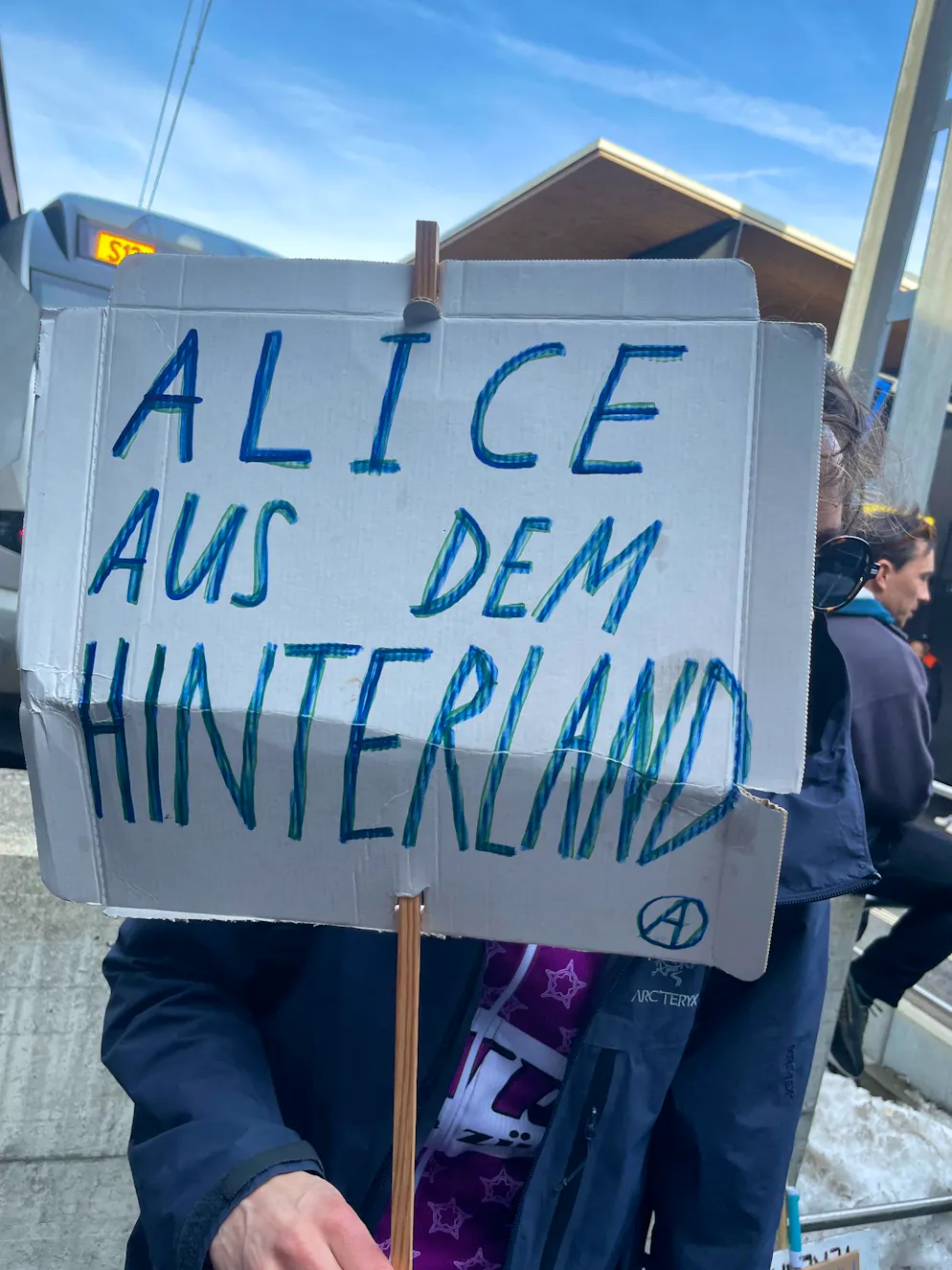 Die Message ist klar und richtet sich gegen AfD-Kanzlerkandidatin Alice Weidel.
