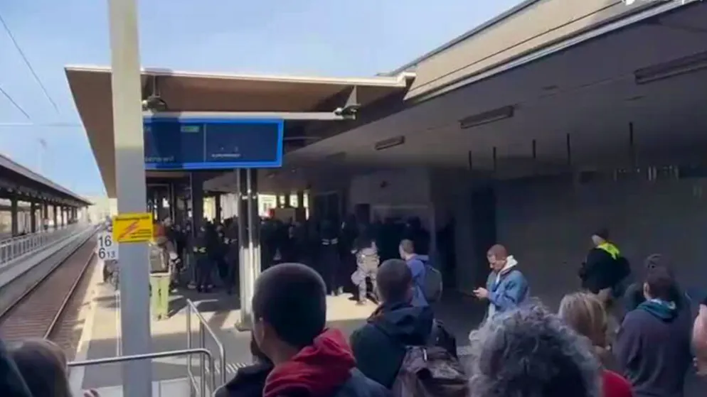 Proteste in Einsiedeln SZ. Massvoll-Präsident Rimoldi in Gewahrsam +++ Am Bahnhof kommt es zu Scharmützeln +++ «Umzug war gesäumt von braunem Filz»