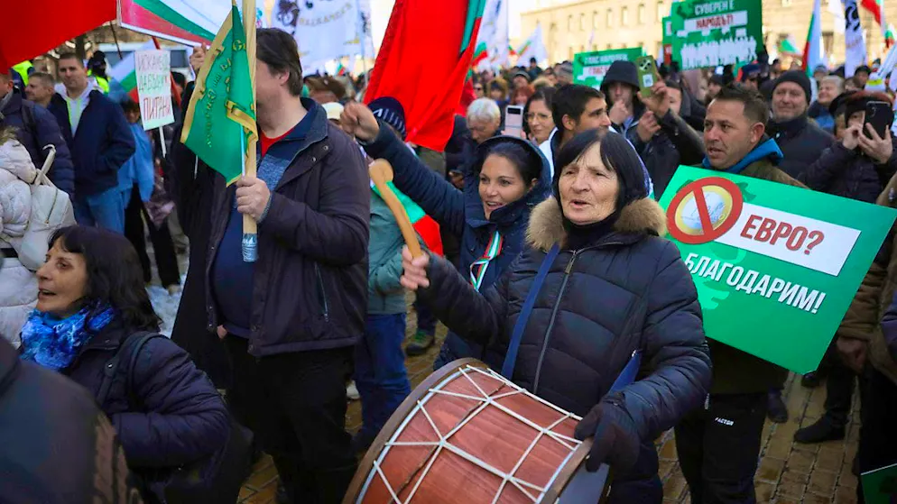 Demonstrators shout anti-government slogans during a nationalist protest. Nationalists in Bulgaria have set fire to the entrance of the EU representation in Sofia in protest against the planned introduction of the euro. Photo: Valentina Petrova/AP/dpa
