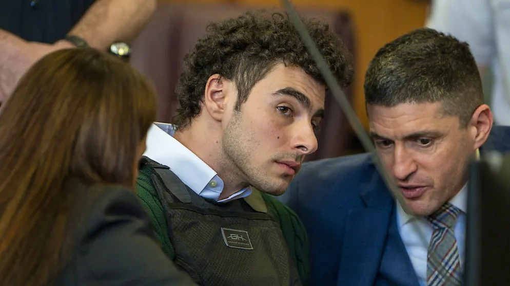 Luigi Mangione, 26 ans, a été arrêté le 9 décembre. Il est accusé d'avoir assassiné le directeur général d'UnitedHealthcare, premier assureur santé privé du pays, Brian Thompson, cinq jours plus tôt en tirant plusieurs balles sur lui en pleine rue à New York (archives).