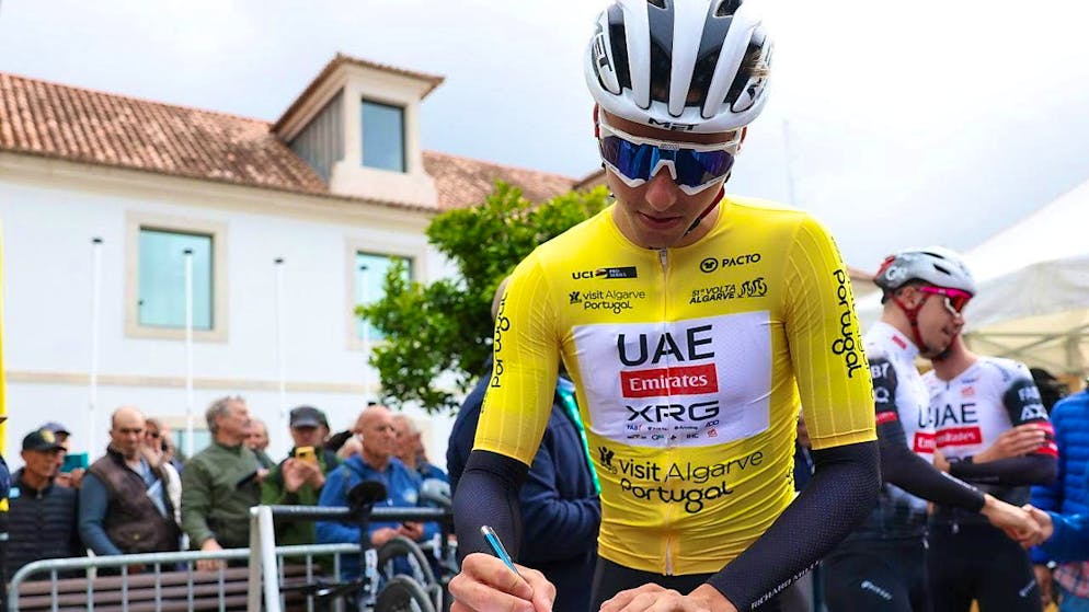 Jan Christen enters the start list in yellow. In the final time trial of the Tour of the Algarve, he can't quite keep up with the best and has to give up the jersey.