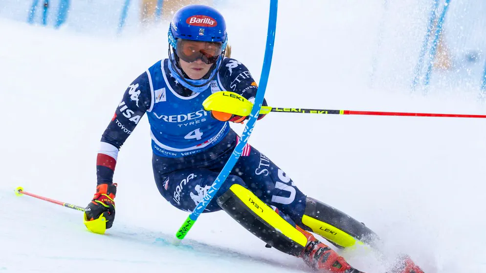 Show-Lauf beim Slalom. Mikaela Shiffrin gewinnt in Sestriere 100. Weltcup-Rennen