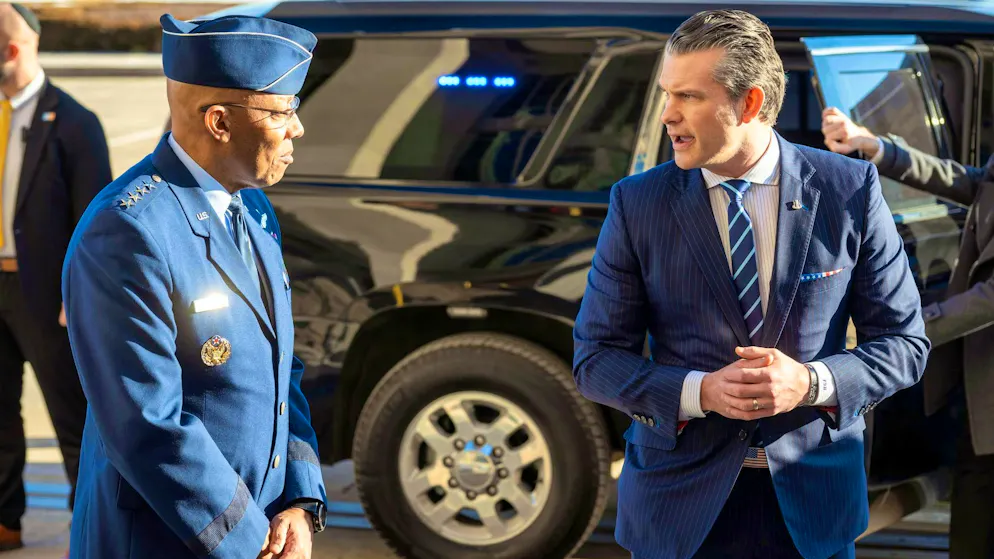 The US government has dismissed the Chief of Staff of the US Armed Forces, Charles Q. Brown (left) - contrary to tradition for the post. (archive picture)
