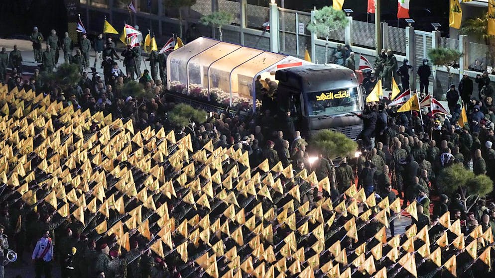 Medio Oriente. Una folla ai funerali dell'ex leader di Hezbollah Nasrallah a Beirut
