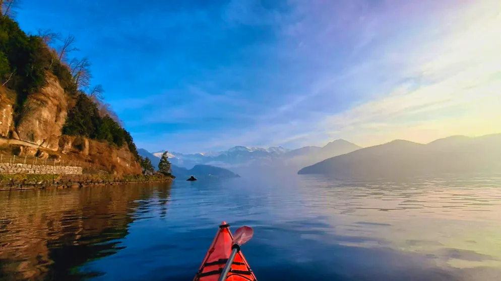 Spring pictures. Glorious paddling weather on the Vitznau-Weggis stretch of Lake Lucerne.