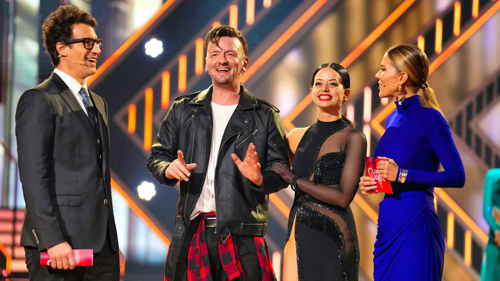 The highlight of the opening show is the partnering. Last year's winner Malika Dzumaev was assigned to Ben Zucker.