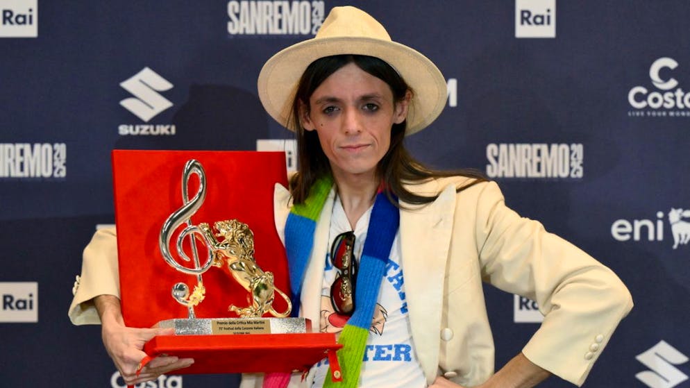 Le chanteur italien Lucio Corsi représentera l'Italie à l'Eurovision après le désistement d'Olly.